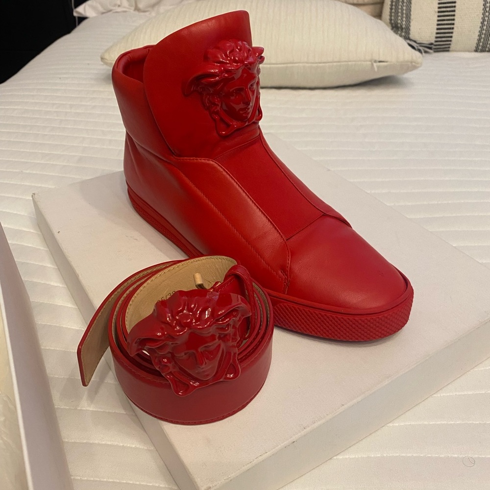 VERSACE SNEAKERS ORIGINAL size 9 or 41 1/2